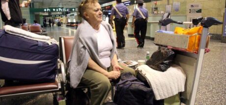 住在意大利机场20年！Emilietta奶奶勇敢坚毅的人生，被改编成童话和纪录片！ - 我的世界基岩版中文站