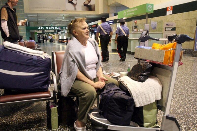 住在意大利机场20年！Emilietta奶奶勇敢坚毅的人生，被改编成童话和纪录片！ - 奇趣星球报 - 奇趣星球报