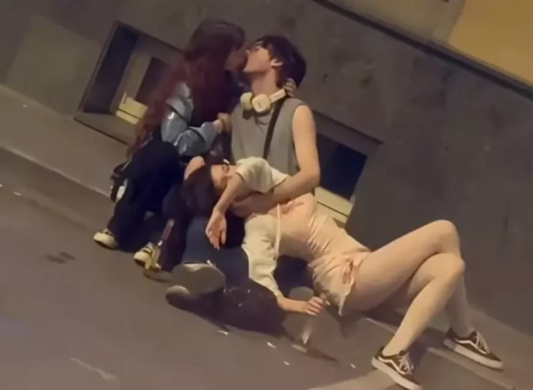 日本网友议论“新宿歌舞伎町被拍到的谜之3人组”,画面过于美好!反而成为网友恶搞创作对象! - 我的世界基岩版中文站 - 我的世界基岩版中文站