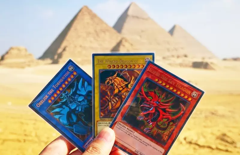 国外游戏王粉丝的圣地巡礼!带着卡片直奔埃及朝圣,网友表示最死忠的决斗者出现了! - 奇趣星球报 - 奇趣星球报