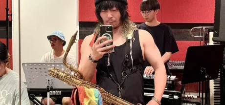 日本知名乐手议论“生平第一次穿无袖背心”,36岁的他表示超级不习惯!没了袖子才体会到袖子的重要! - 我的世界基岩版中文站