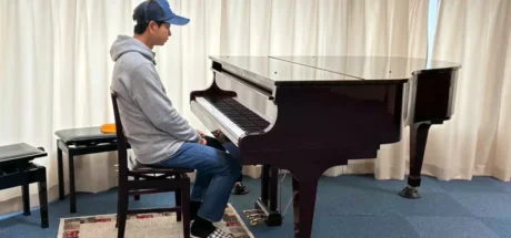 日本网友议论“什么都不做的出租先生”，钢琴演奏前卫乐曲《4分33秒》！被批评完全不尊重音乐！ - 我的世界基岩版中文站