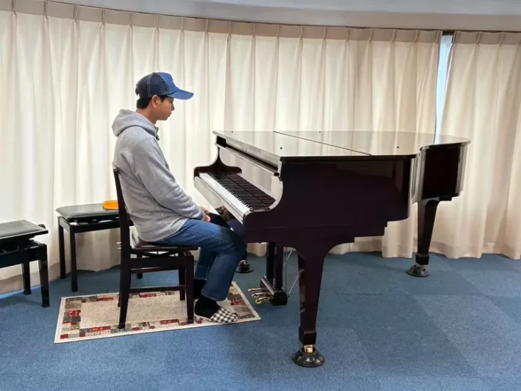 日本网友议论“什么都不做的出租先生”，钢琴演奏前卫乐曲《4分33秒》！被批评完全不尊重音乐！ - 奇趣星球报 - 奇趣星球报