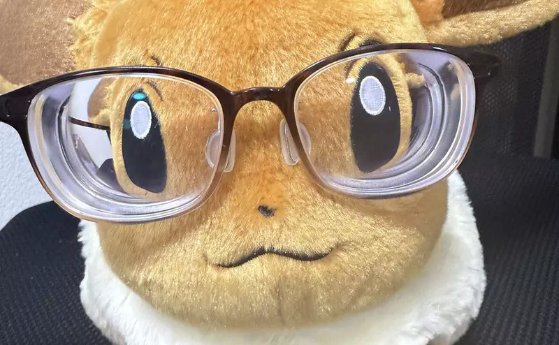 日本网友议论“《宝可梦》戴眼镜”,眼科医生不懂女生为什么坚持戴隐形眼镜!只是因为无法接受眼睛变小吗! - 奇趣星球报 - 奇趣星球报