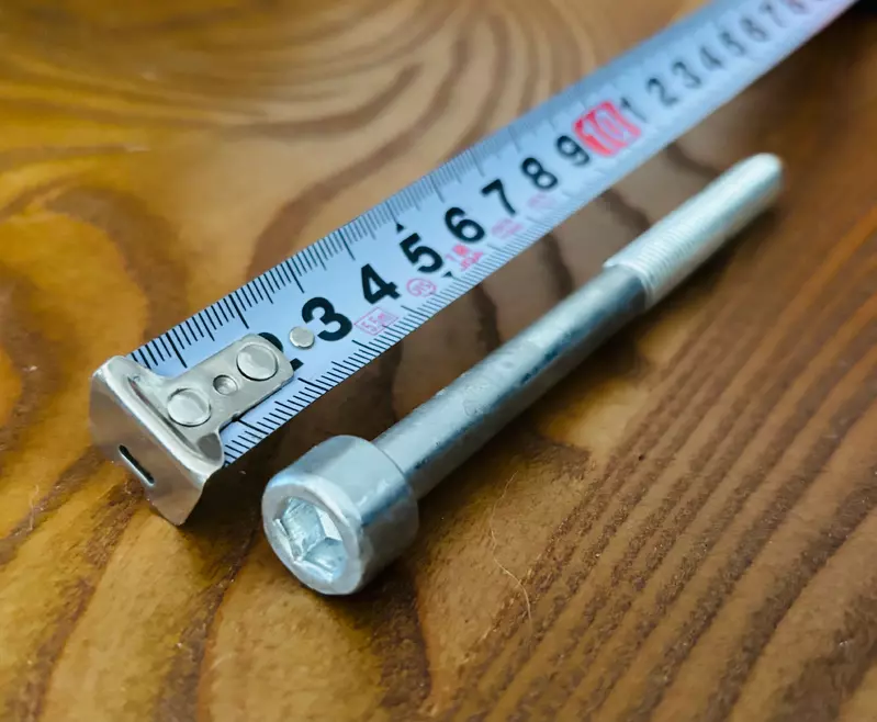 《漫画家蛇藏》家中的猫咪突然叼来超大根螺丝 急问网友可能是从哪里冒出来？