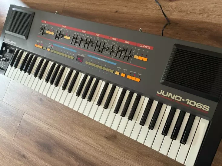 日本网友分享“网购的二手电子琴中竟有个蜂巢”，迅速引发了大量网友热烈讨论！蜜蜂究竟怎么悄无声息地钻进琴体内建巢的！ - 奇趣星球报 - 奇趣星球报