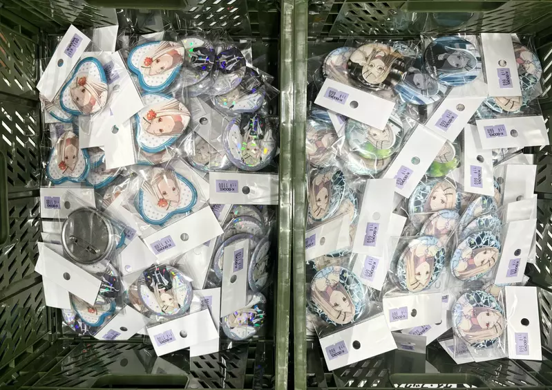 《收藏同款周边商品的人》只有转卖商才会这么做？死忠粉丝都来分享家中的祭坛了