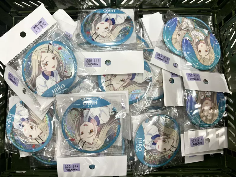 《收藏同款周边商品的人》只有转卖商才会这么做？死忠粉丝都来分享家中的祭坛了