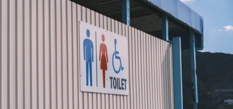 日本服务区现创新厕所按钮，网友热议“公共礼仪与隐私”！ - 奇趣星球报