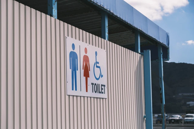 日本服务区现创新厕所按钮，网友热议“公共礼仪与隐私”！ - 奇趣星球报 - 奇趣星球报