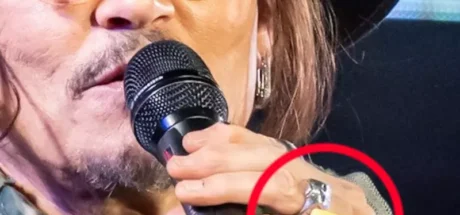 日本网友议论“德普的玉米戒指意外火爆网络”,没想到明星也会佩戴300日元的扭蛋玩具!连作者都直呼难以置信! - 奇趣星球报