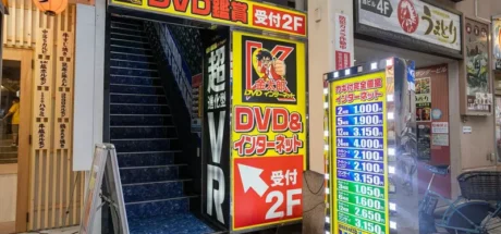 日本网友议论“街头常见的DVD鉴赏店究竟是干什么的”,有人活了几十年都不知道里面是在做些什么!甚至过去一直以为这是租碟看电影的地方! - 奇趣星球报