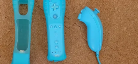 日本网友二手市场“100日元意外寻得Wii 控制器”!没想到竟是限量5000套的水蓝色套装! - 奇趣星球报