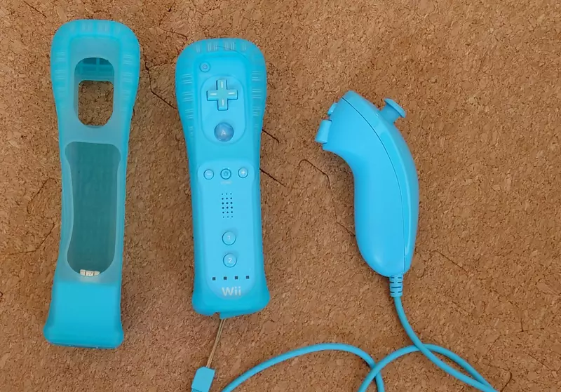 日本网友二手市场“100日元意外寻得Wii 控制器”!没想到竟是限量5000套的水蓝色套装! - 奇趣星球报