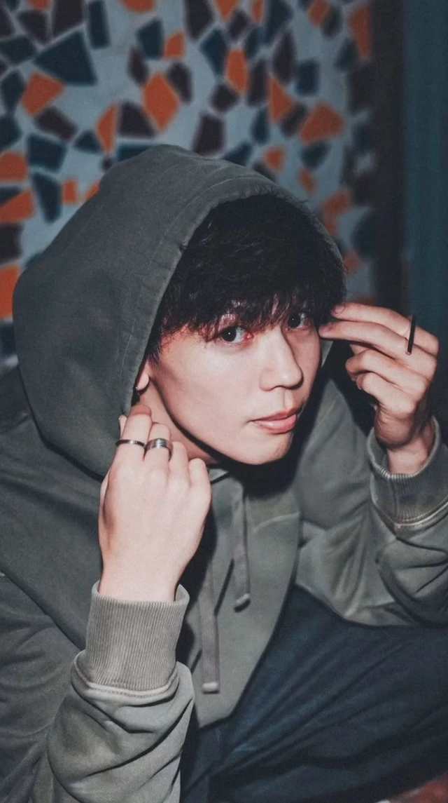 日本网友议论“那些努力自我改变的人”，他们用行动证明即使曾因外貌自卑！只要付出努力也能打造全新形象，激励着无数网友！