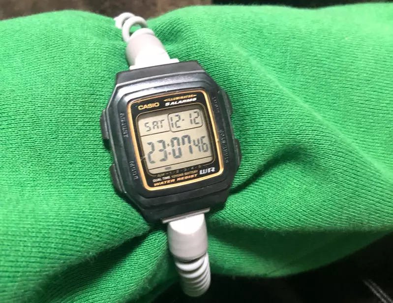 澡堂置物柜钥匙弹性橡胶圈的新妙用 就是网友拿来改装成手錶的錶带 澡堂置物柜钥匙弹性橡胶圈的新妙用 就是网友拿来改装成手錶的錶带