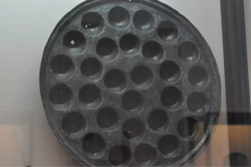 《庞贝城出土罗马古文物》大坂人一看超眼熟 这不就是章鱼烧烤盘吗? 《庞贝城出土罗马古文物》大坂人一看超眼熟 这不就是章鱼烧烤盘吗?