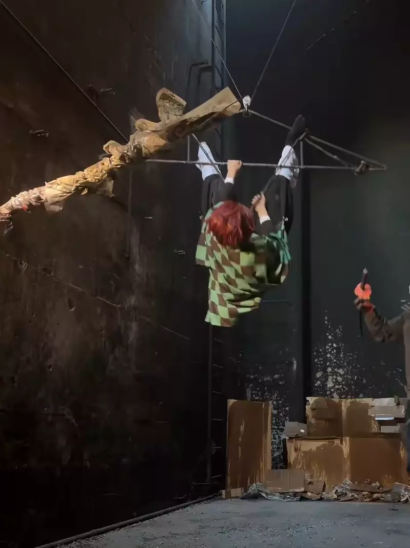 COSER挑战《史上最硬COSPLAY摄影》为了化身炭治郎豁出去了