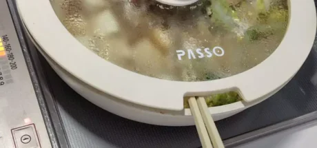 日本网友议论“吃火锅习惯的卫生习惯”,夹完生肉的筷子你会煮一下吗!很多人竟觉得这样可以消毒! - 奇趣星球报