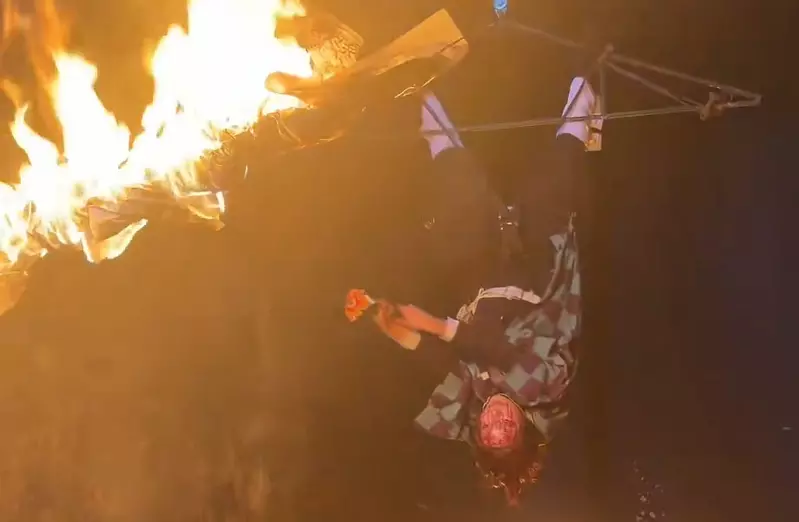 日本COSER挑战“硬核COSPLAY摄影”，为了化身炭治郎豁出去了！特意租了明火摄影棚，就为了在烈焰环绕的环境中再现角色！ - 奇趣星球报 - 奇趣星球报