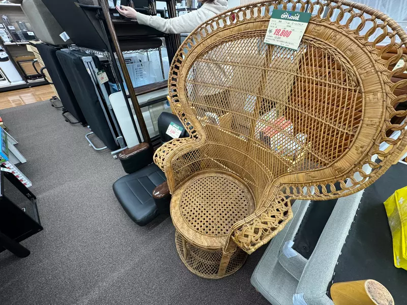 日本网友在二手店看到《眼熟的椅子》但是每个人眼熟的由来都不同? 日本网友在二手店看到《眼熟的椅子》但是每个人眼熟的由来都不同?