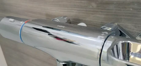 日本网友议论“烘焙纸竟可以除水垢”,据说不仅高效去除水垢!而且完全不需要额外购买工具! - 奇趣星球报