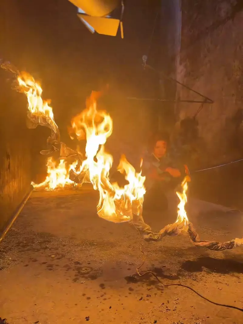 COSER挑战《史上最硬COSPLAY摄影》为了化身炭治郎豁出去了