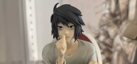 日本网友议论“《死亡笔记》L手办姿态过于奇怪”，竟莫名有种挖鼻孔的喜感！这一幕让不少粉丝忍俊不禁！ - 奇趣星球报