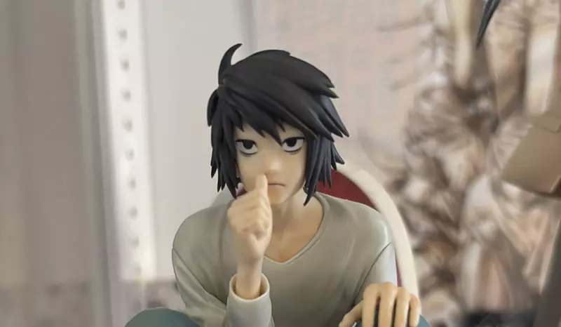日本网友议论“《死亡笔记》L手办姿态过于奇怪”,竟莫名有种挖鼻孔的喜感!这一幕让不少粉丝忍俊不禁! - 奇趣星球报 - 奇趣星球报