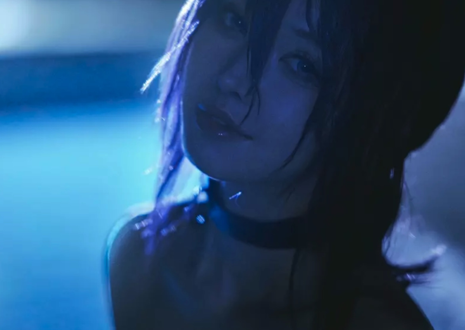 图片[1] - 日本动画《电锯人蕾塞篇》剧场版名场面COS还原！网友感叹“不管是泳池还是黑板那段都超神”！ - 奇趣星球报 - 奇趣星球报