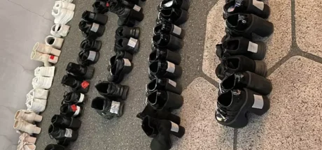 日本为什么不让穿厚底鞋看演唱会？网友反击“歧视矮个”说法，然而真相却是因为安全问题！ - 奇趣星球报