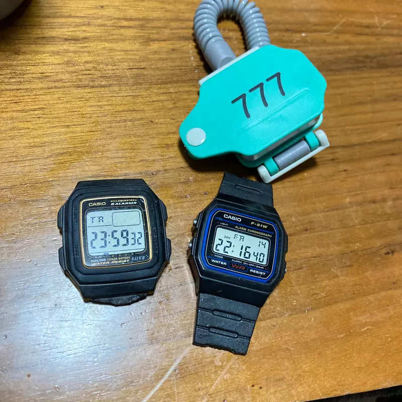 澡堂置物柜钥匙弹性橡胶圈的新妙用 就是网友拿来改装成手錶的錶带 澡堂置物柜钥匙弹性橡胶圈的新妙用 就是网友拿来改装成手錶的錶带