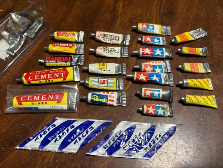 日本模型圈的时代眼泪!老玩家视为珍宝的一管胶水,年轻一代胶佬竟然闻所未闻? - 奇趣星球报 - 奇趣星球报