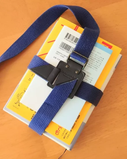 日本作家翻出90年代大学旧照！里面早已消失的“绑书带”竟然还有人在用？ - 奇趣星球报 - 奇趣星球报