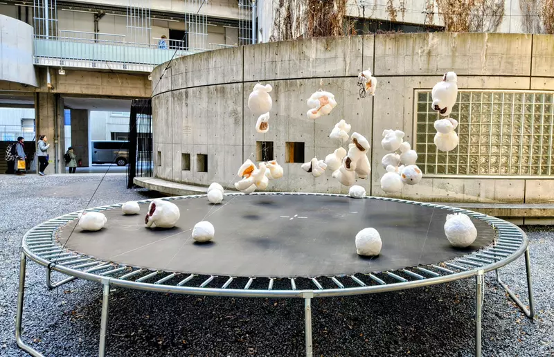 这脑洞绝了！日本大学生用弹跳床做「爆米花」，网友笑称：这就该去拿《超级变变变》满分！