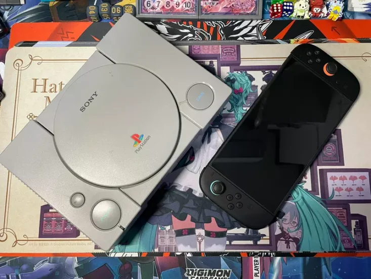 难道记忆出现严重偏差了吗！日本网友热议：Switch 2竟与30年前的初代PS竟然一样大！ - 奇趣星球报 - 奇趣星球报