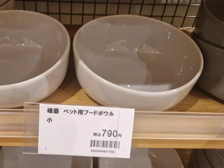 日本网友热议“为了颜值是否可以抛弃人类尊严”?拿“宠物碗”吃饭,到底是消费升级还是自我降级! - 奇趣星球报 - 奇趣星球报