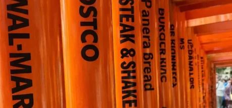 去日本旅游的浪漫滤镜碎了一地?千本鸟居柱子上的汉字竟是“广告牌”,欧美网友得知含义后直呼“太崩溃”! - 奇趣星球报