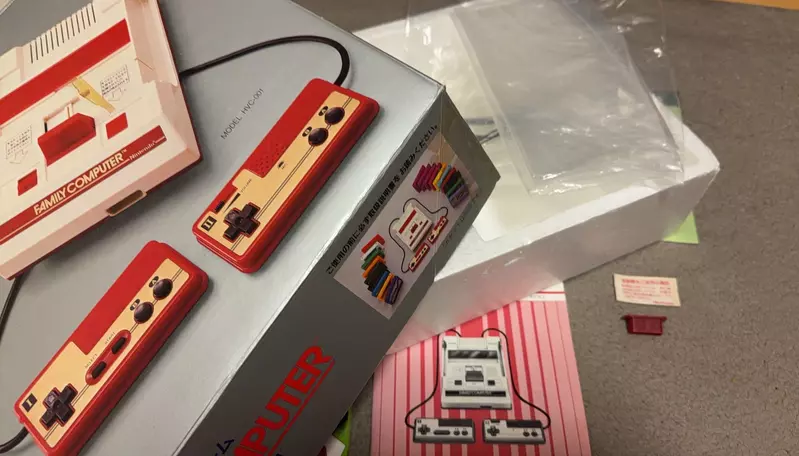 日本网友议论“买家网购二手红白机遭遇离奇发货”！卖家随手发来的烂纸箱，竟是连任天堂都没有的绝版传家宝！ - 奇趣星球报 - 奇趣星球报