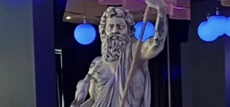 法日融合还搭上古希腊神话？日本师傅惊呆于美国寿司店的奇葩装潢，连网友都彻底破防了！ - 奇趣星球报