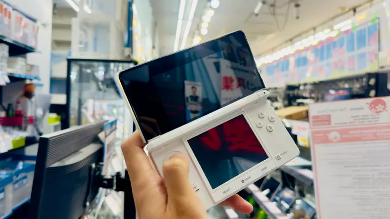 日本网友议论“未使用任天堂3DS现身二手市场”！店家一波徒手拆包摸机神操作，直接惹怒玩家！ - 奇趣星球报 - 奇趣星球报