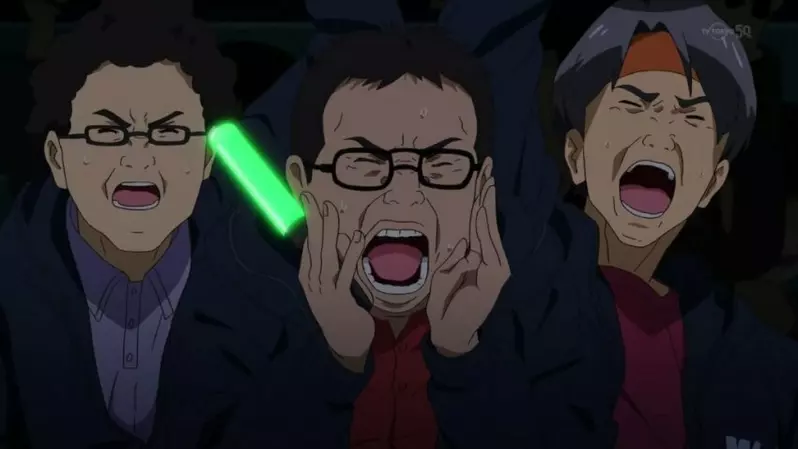 去看偶像演出遇到麻烦怎么办？日本网友神总结：别找年轻人，会场里成群结队的中年大叔才是真正的扫地僧！ - 奇趣星球报 - 奇趣星球报