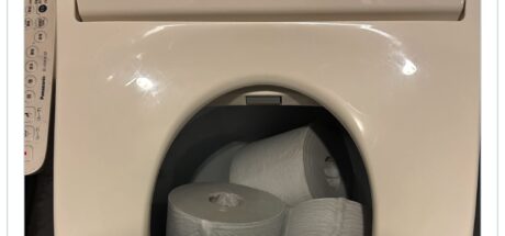 连累自家偶像背锅！日本 Live House 男厕所遭恶意破坏惨状惹怒网友，评论区竟炸出更惊悚的报复纵火案！ - 奇趣星球报