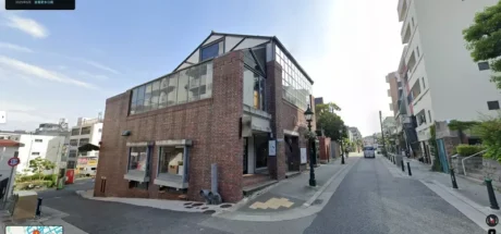 网友街头偶遇神秘“空调密室”,没想到真相竟是安藤忠雄为玫瑰造的冷气房! - 奇趣星球报