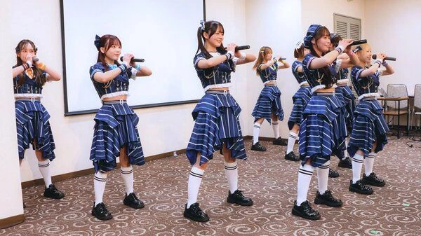 日本美少女偶像空降创意现场!看京都年轻人如何用奇葩策划,带火人气女团! 日本美少女偶像空降创意现场!看京都年轻人如何用奇葩策划,带火人气女团!