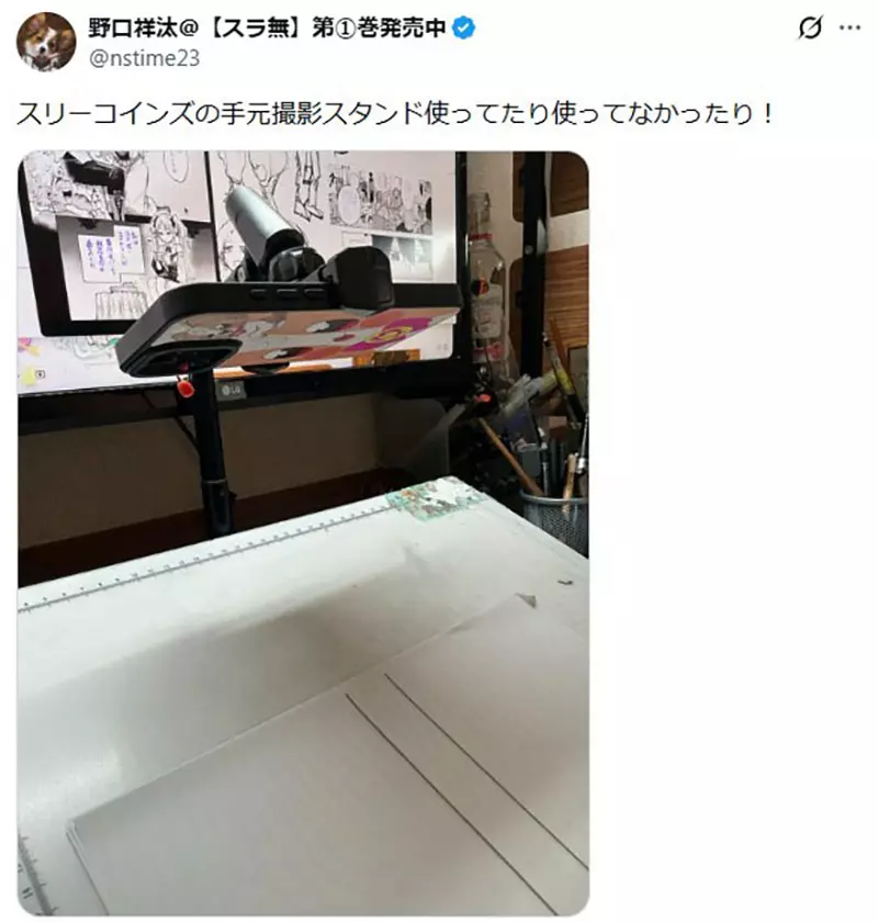 漫画家拍作画过程被手机挡住,9种奇招背后藏着创作者被迫自证的 AI 焦虑 漫画家拍作画过程被手机挡住,9种奇招背后藏着创作者被迫自证的 AI 焦虑