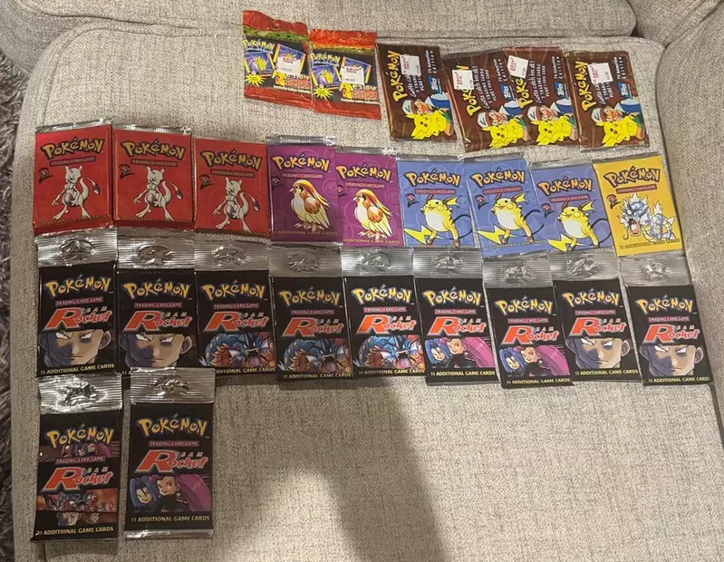 孙子以为童年玩具早丢了,奶奶却藏着25万美元宝可梦卡牌!这份偏爱太狠了! 孙子以为童年玩具早丢了,奶奶却藏着25万美元宝可梦卡牌!这份偏爱太狠了!