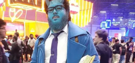 第一次 Cosplay 就把胡子染成蓝色洗不掉，这届玩家的社死现场比游戏副本还难通关！ - 奇趣星球报