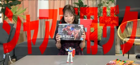 53岁日本知名声优宫村优子首次拼高达！成年人的爱好，总会败给看不清的细小零件！ - 奇趣星球报