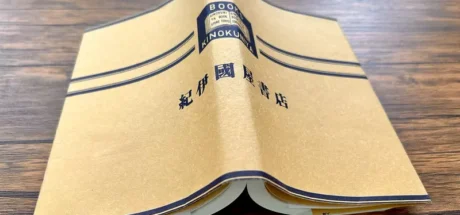 日本网友为倒扣书页吵翻了!阅读习惯背后,别把一本书当一次性消耗品! - 奇趣星球报